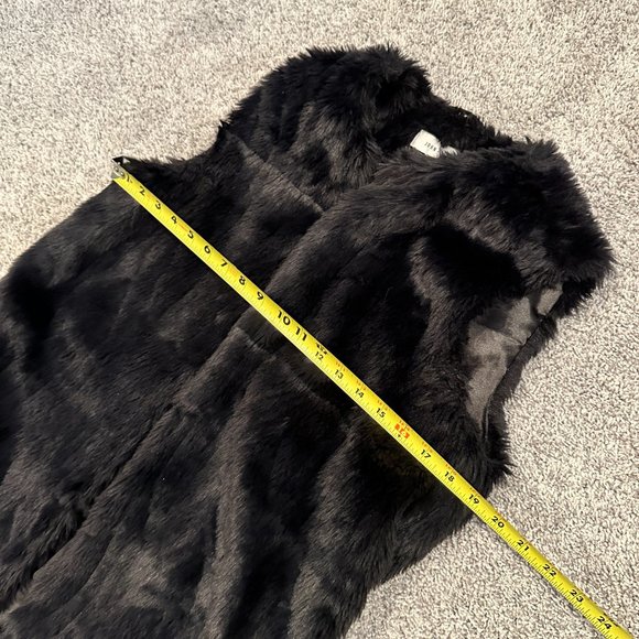 Long Faux Fur Vest - Picture 14 of 14